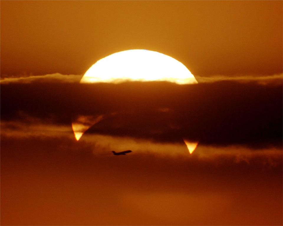Sunday Solar Eclipse: Skywatchers to Chase Moon's Shadow by Land, Sea & Air